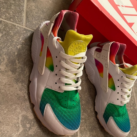 Women’s rainbow nike custom huarache’s size 10 - Picture 4 of 6
